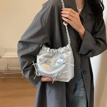 2023 Нови сладко чанта през рамо с малък папийонка за жени със стил Y2K, сребърни дамски чанти, кожена чанта през рамо, вечерни портфейли